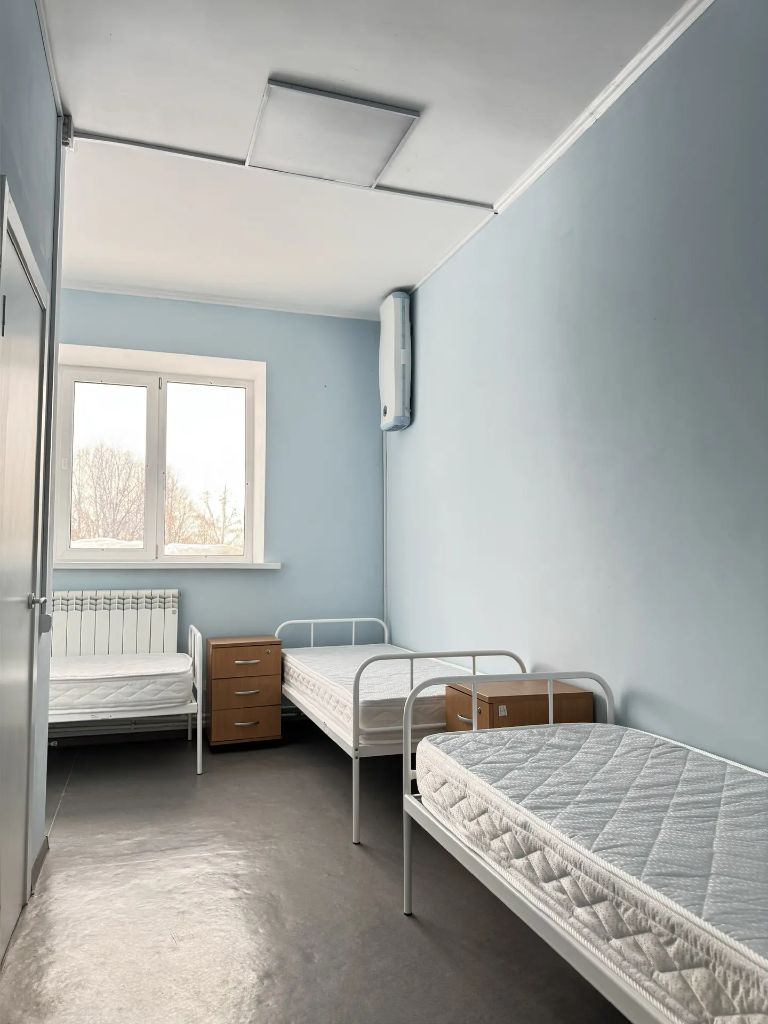 Палата стационара с тремя кроватями